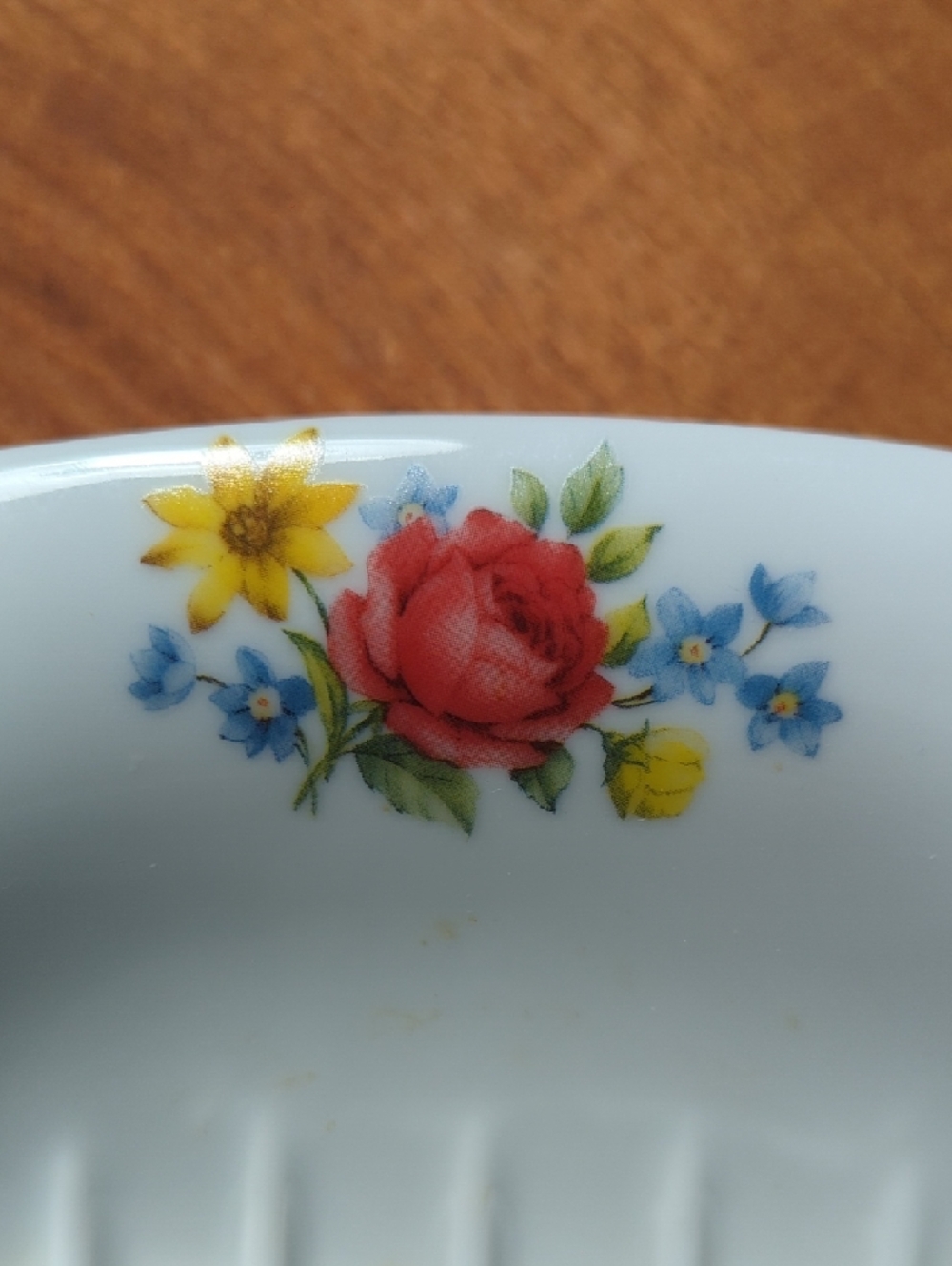 Vintage Porcelain Soap Dish - White with Floral Accent - Picture 7 of 7